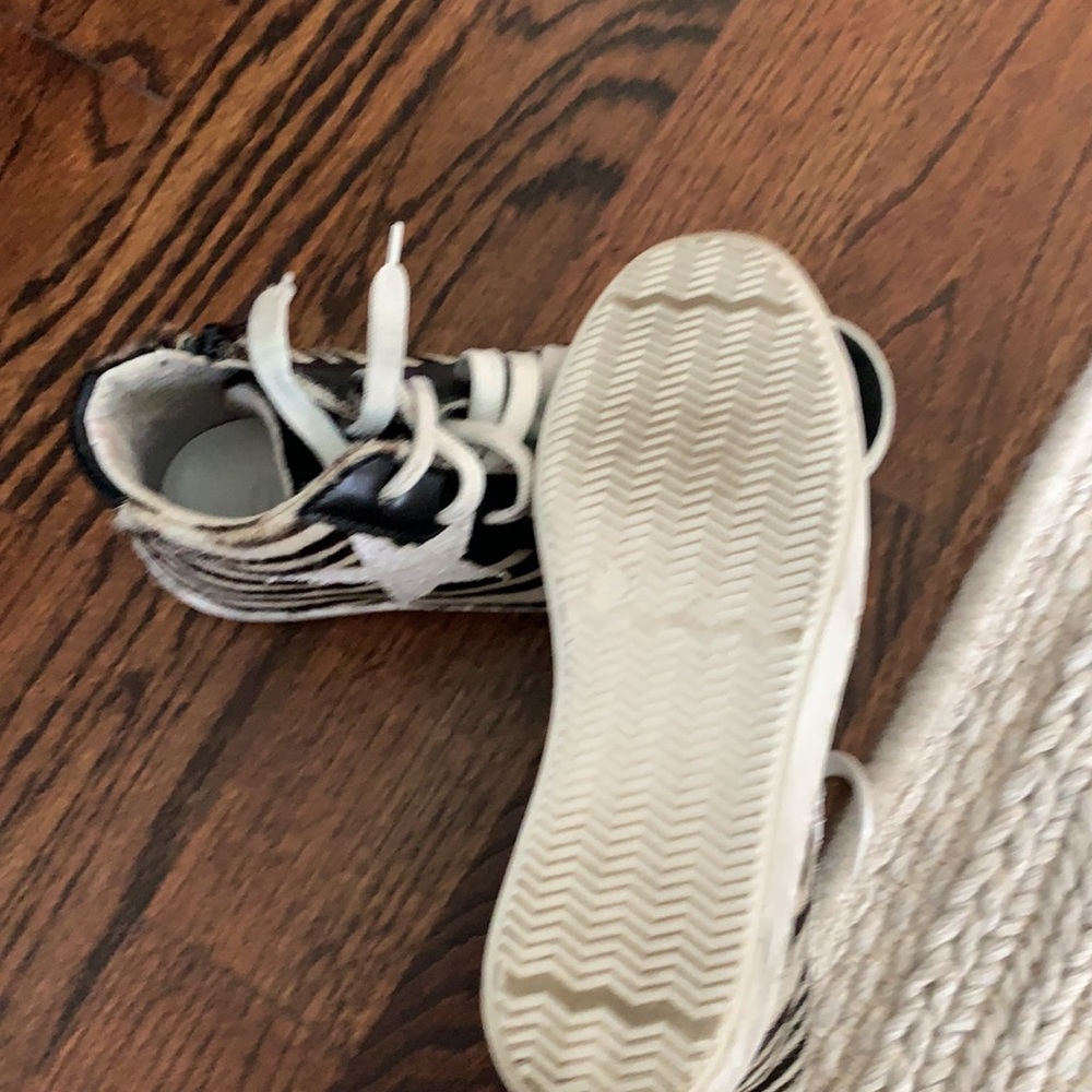 Sneakers - Picture 2 of 3